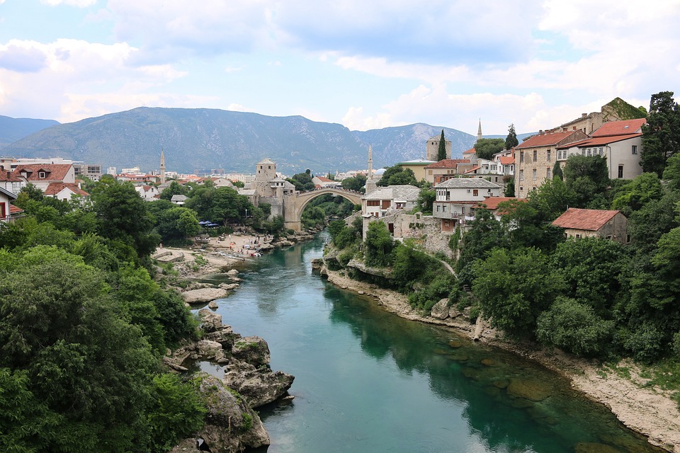 Descubre datos curiosos y sorprendentes sobre Bosnia-Herzegovina: ¡desde su historia hasta su impresionante paisaje!